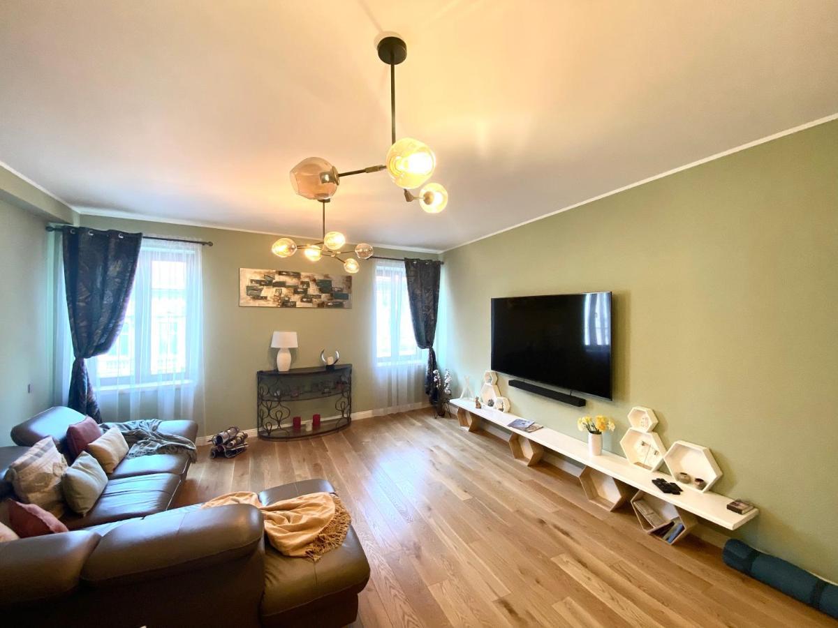 Stayplay Center Theater Brasov Ngoại thất bức ảnh